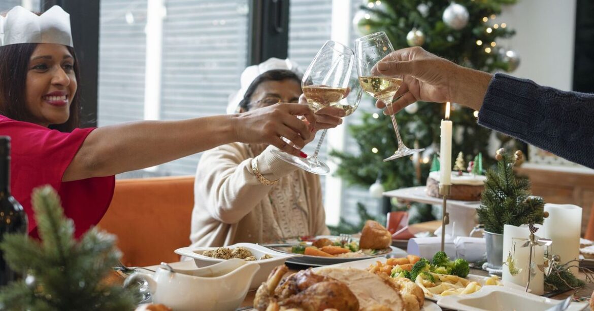 Brits urged to start cooking Christmas dinner this weekend | UK | News