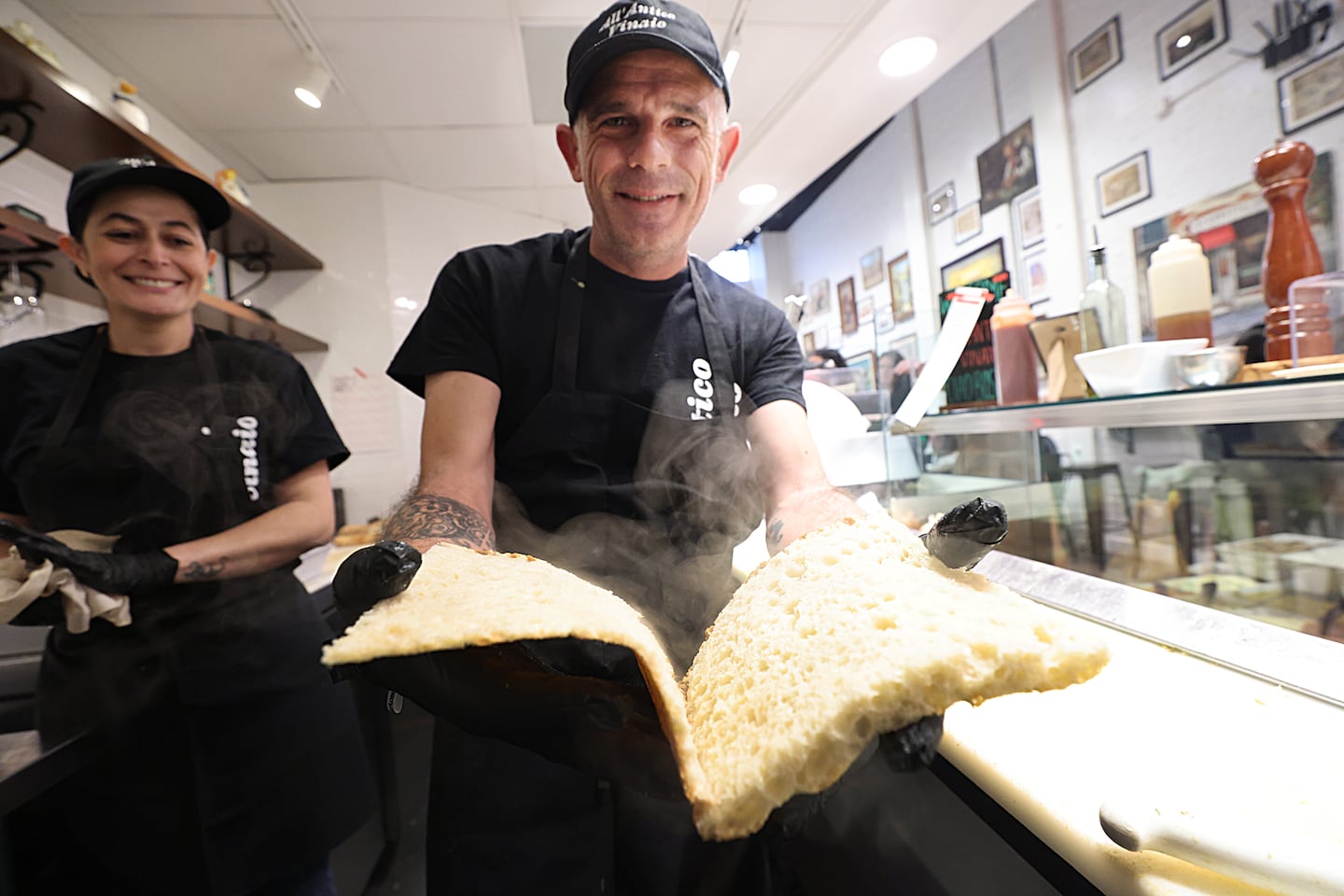 Bada come la fuma! Marco Brandi of All'Antico Vinaio holds the steaming schiacciata.