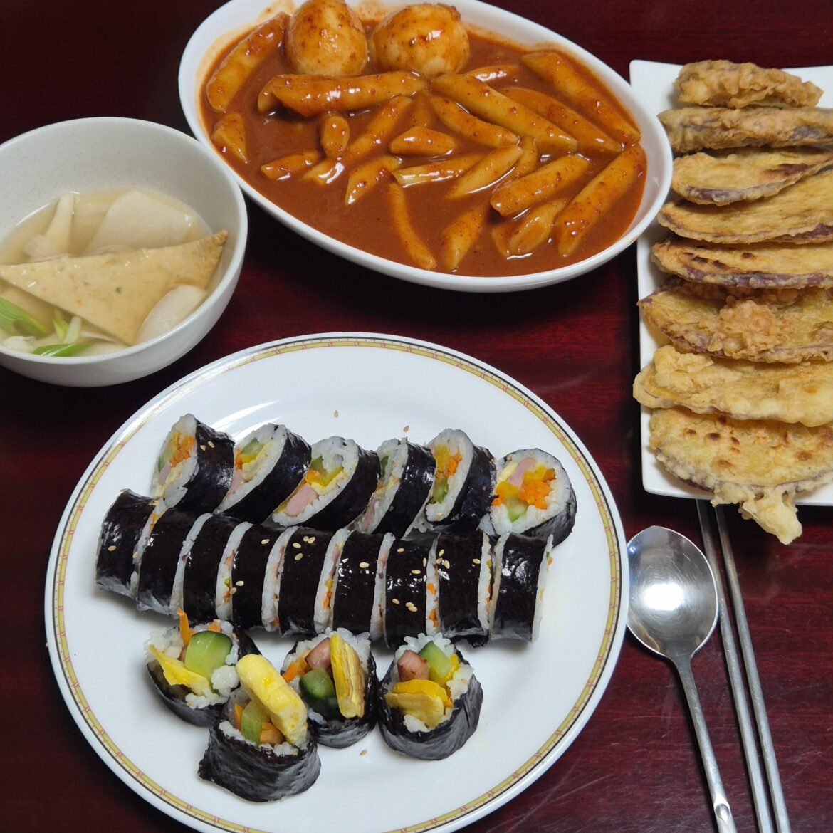 Today I made gimbap and tteokbokki.