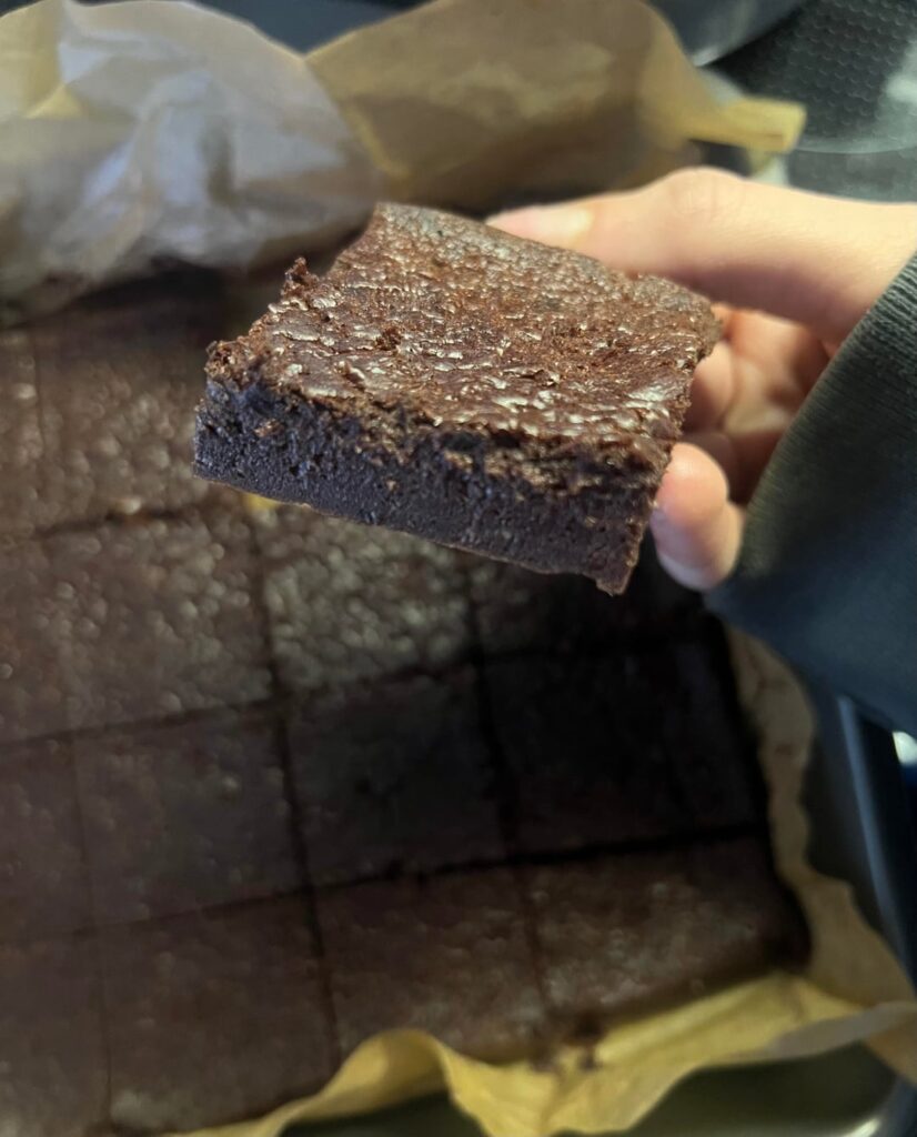 🍫 35-Cal Chocolate Banana Cake (556 kcal total - 16 slices) Low-Cal, Moist, Fudgy, and Delicious!