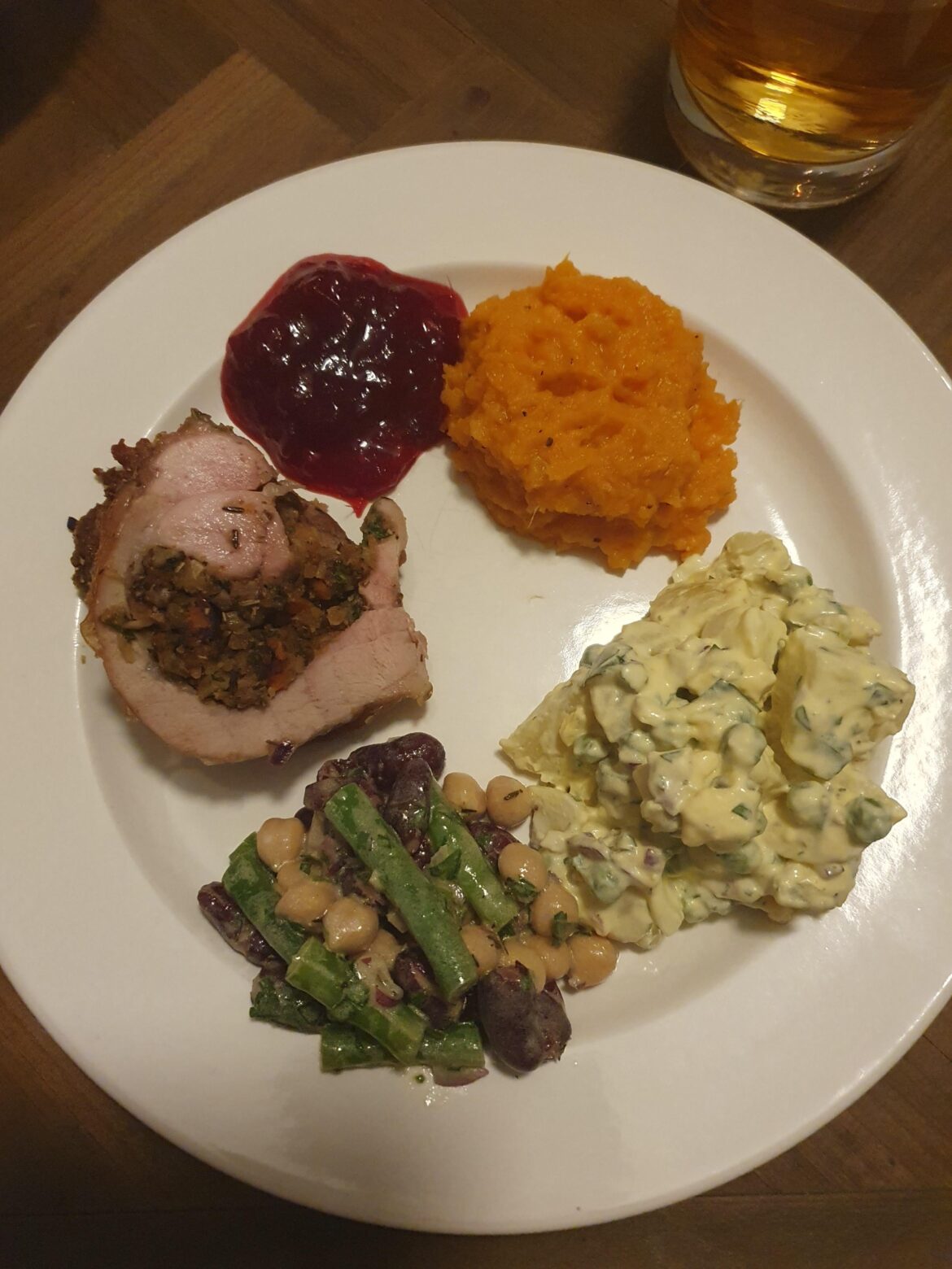 [Homemade] Thanksgiving inspired dinner by a non-american