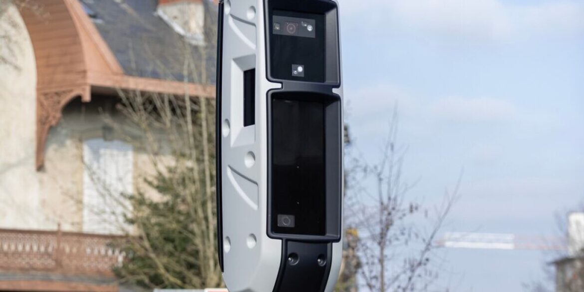 What Happens When Speed Cameras Flash Non-French Plates?