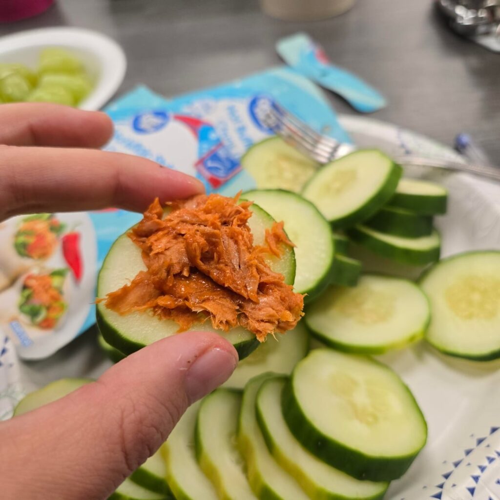 Hot Buffalo Tuna on Cucumber (205 calories, 32 g protein)