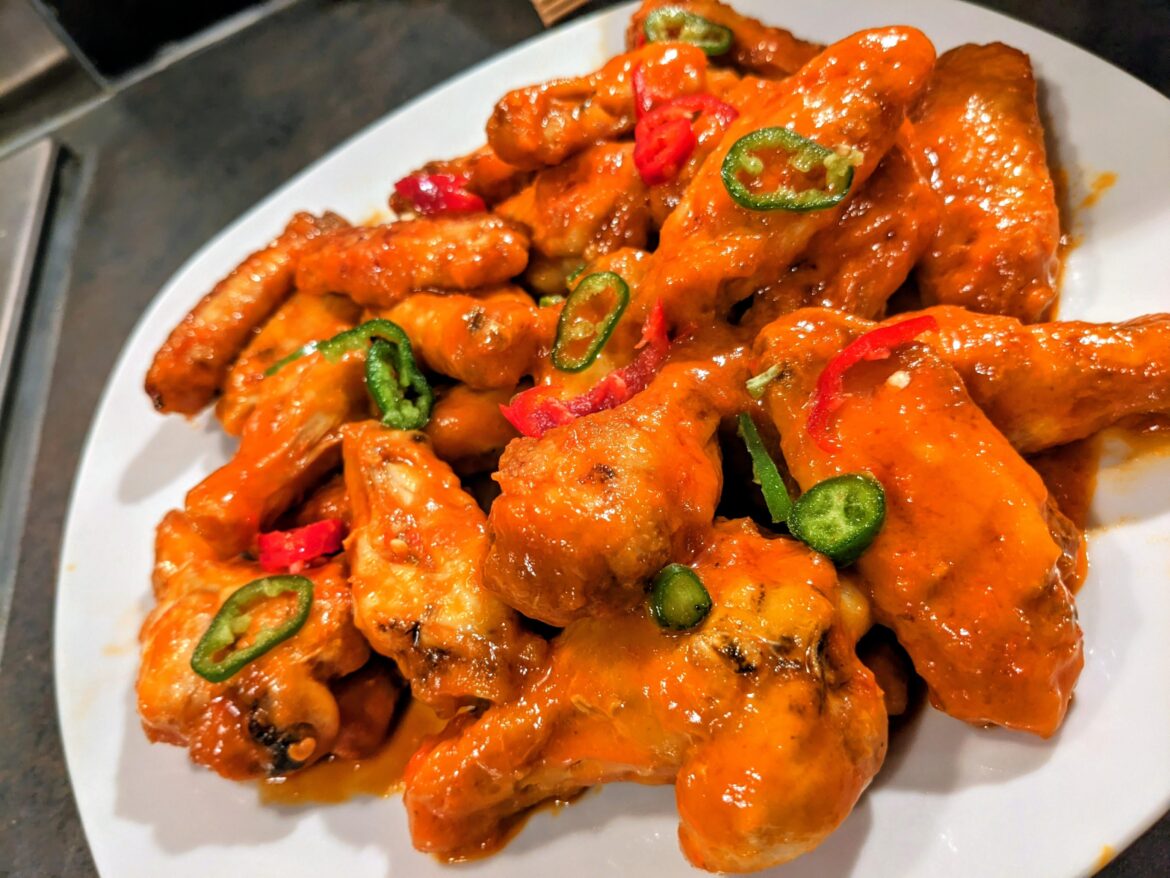 Wings from Londern Engerland. Actually just at my house no where near London.