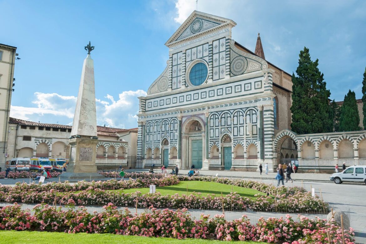 Florence bans outdoor dining on ‘obstacle course’ streets in city centre amid tourism surge Florence bans outdoor dining on ‘obstacle course’ streets in city centre amid tourism surge