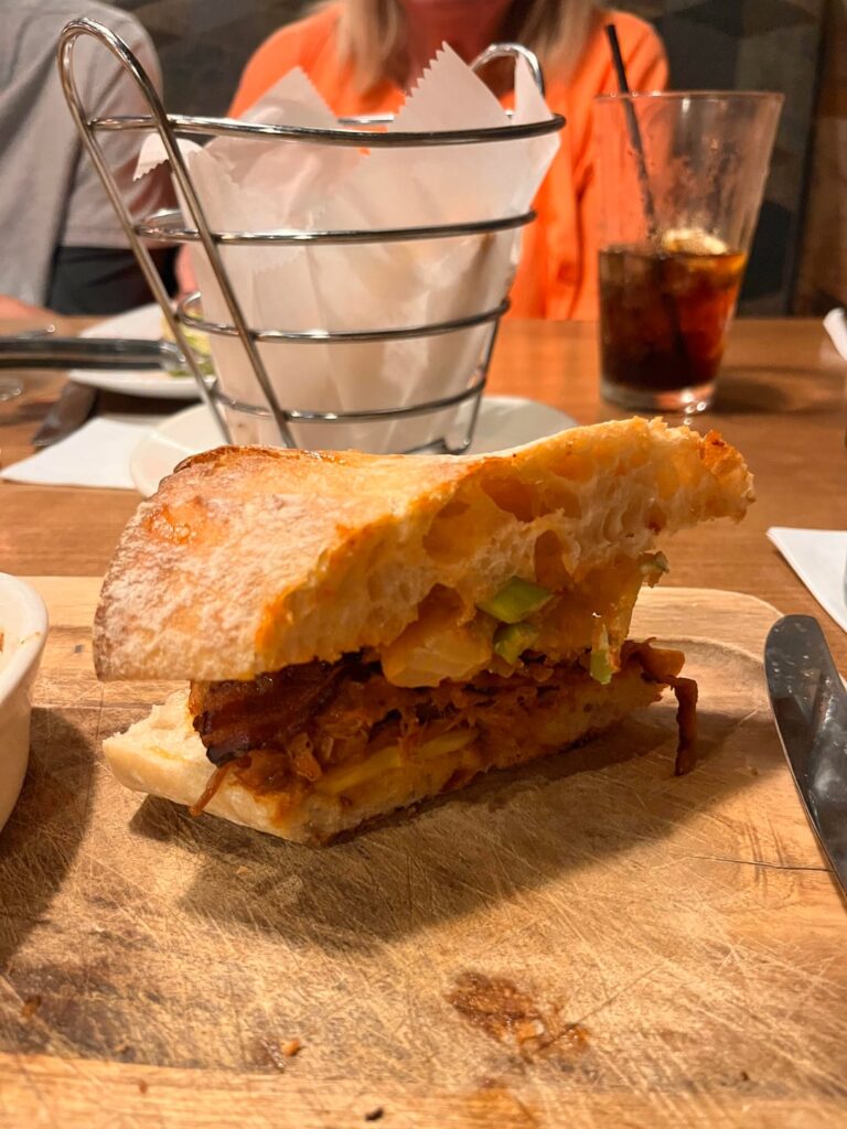 600 cal for 1/2 pulled pork sandwich? 600 cal for 1/2 pulled pork sandwich?