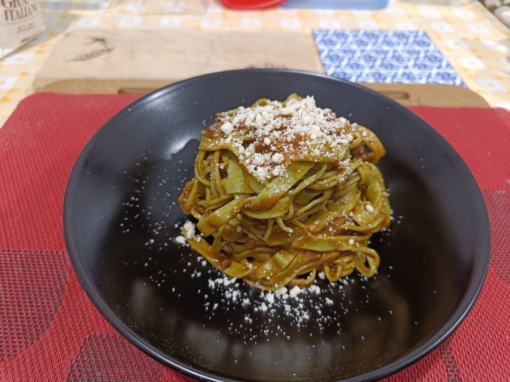 Trying my new italian pasta machine with a electric motor – Tagliatelle/Spaghetti fieno Trying my new italian pasta machine with a electric motor - Tagliatelle/Spaghetti fieno