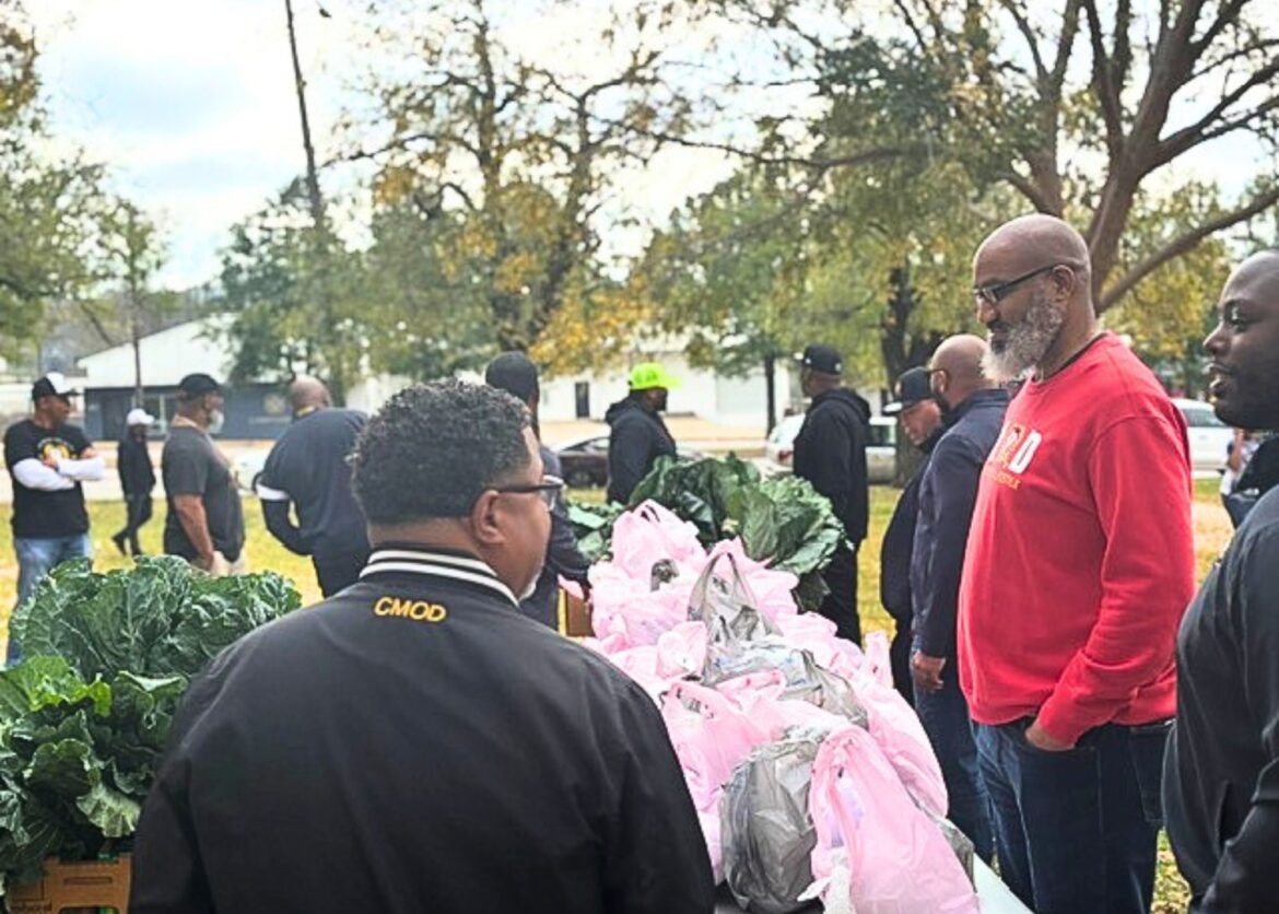 Birmingham communities receive Thanksgiving food donations WBMA