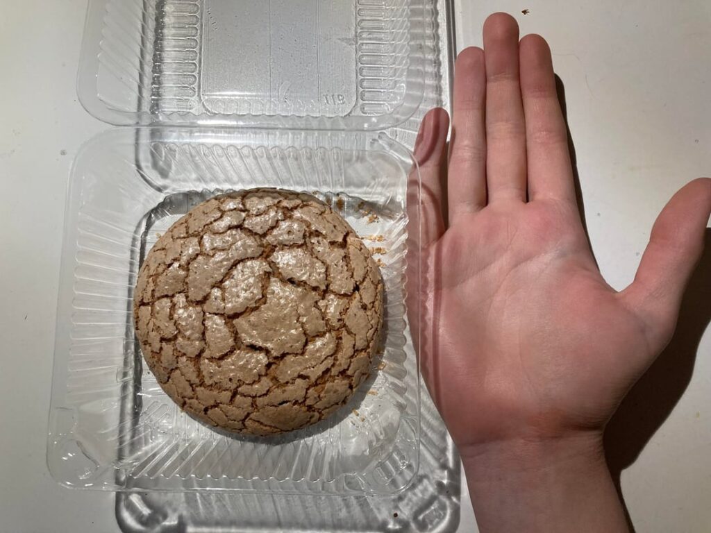 How many calories in this almond cookie?