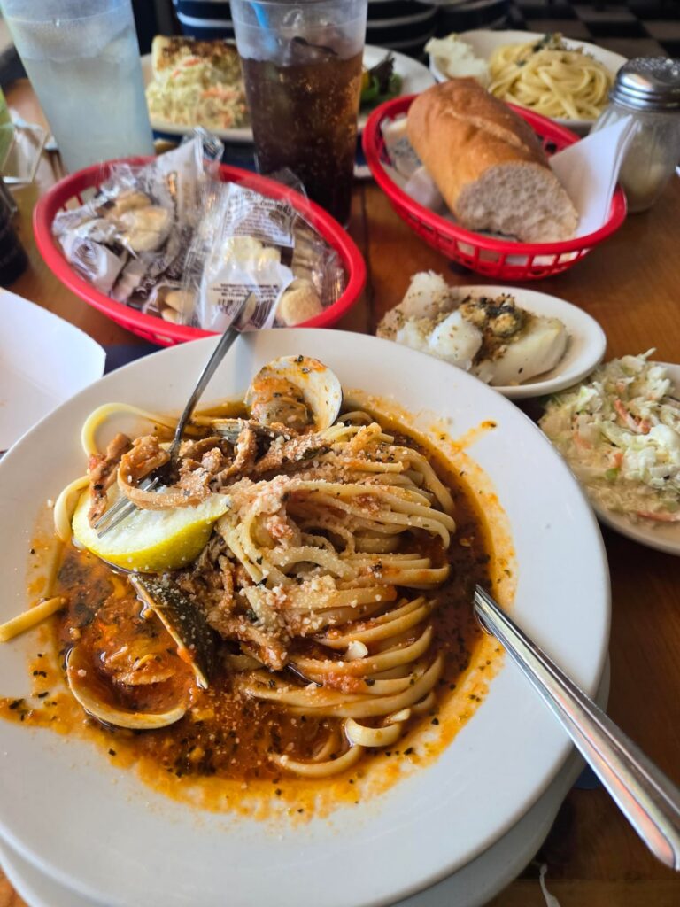 Lunchdate w my GF clams and linguine mangia!!!!!!