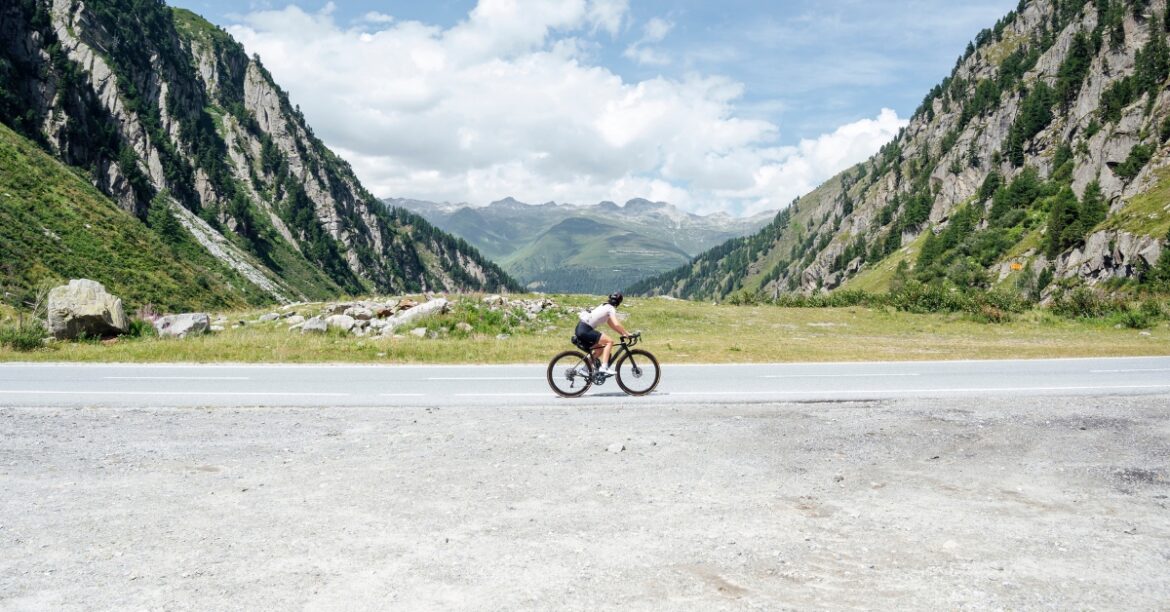 Cyclist Trapped in a 130-Foot Ravine for 3 Days Survived on Wine Cyclist Trapped in a 130-Foot Ravine for 3 Days Survived on Wine