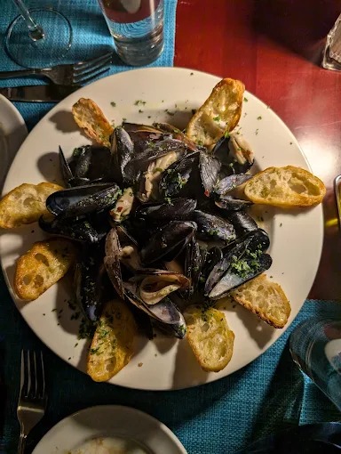 Café Med Italian restaurant cuisine and presentation