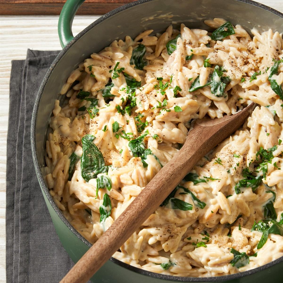 Creamy Roasted Garlic Spinach Orzo Exps Ft25 176131 Jr 0123 1