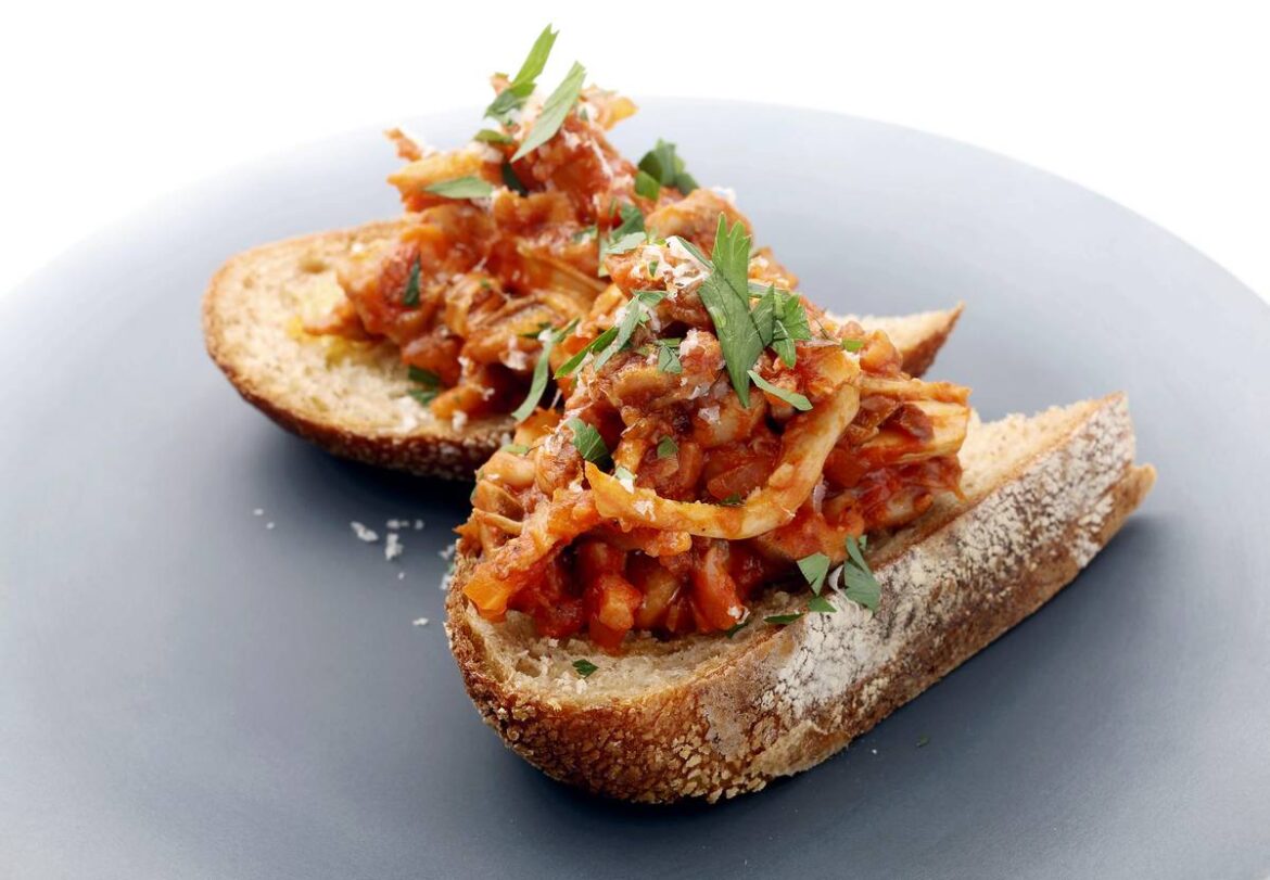 Rich Autumn Flavors Take Crostini Dish to Next Level with Mushroom-Based Recipe Rich Autumn Flavors Take Crostini Dish to Next Level with Mushroom-Based Recipe