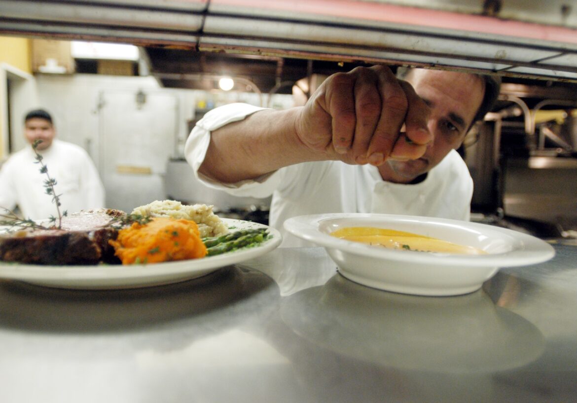 Where to eat Thanksgiving dinner in Staten Island 2025: Dine-out options Mostly Sunny