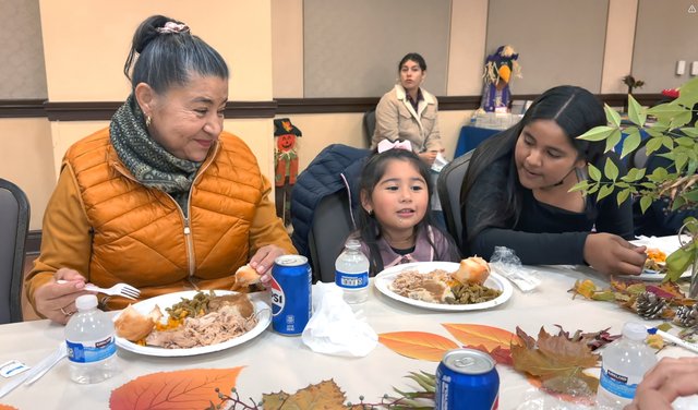 Thanksgiving dinner draws 300 – Ceres Courier Thanksgiving dinner draws 300 - Ceres Courier