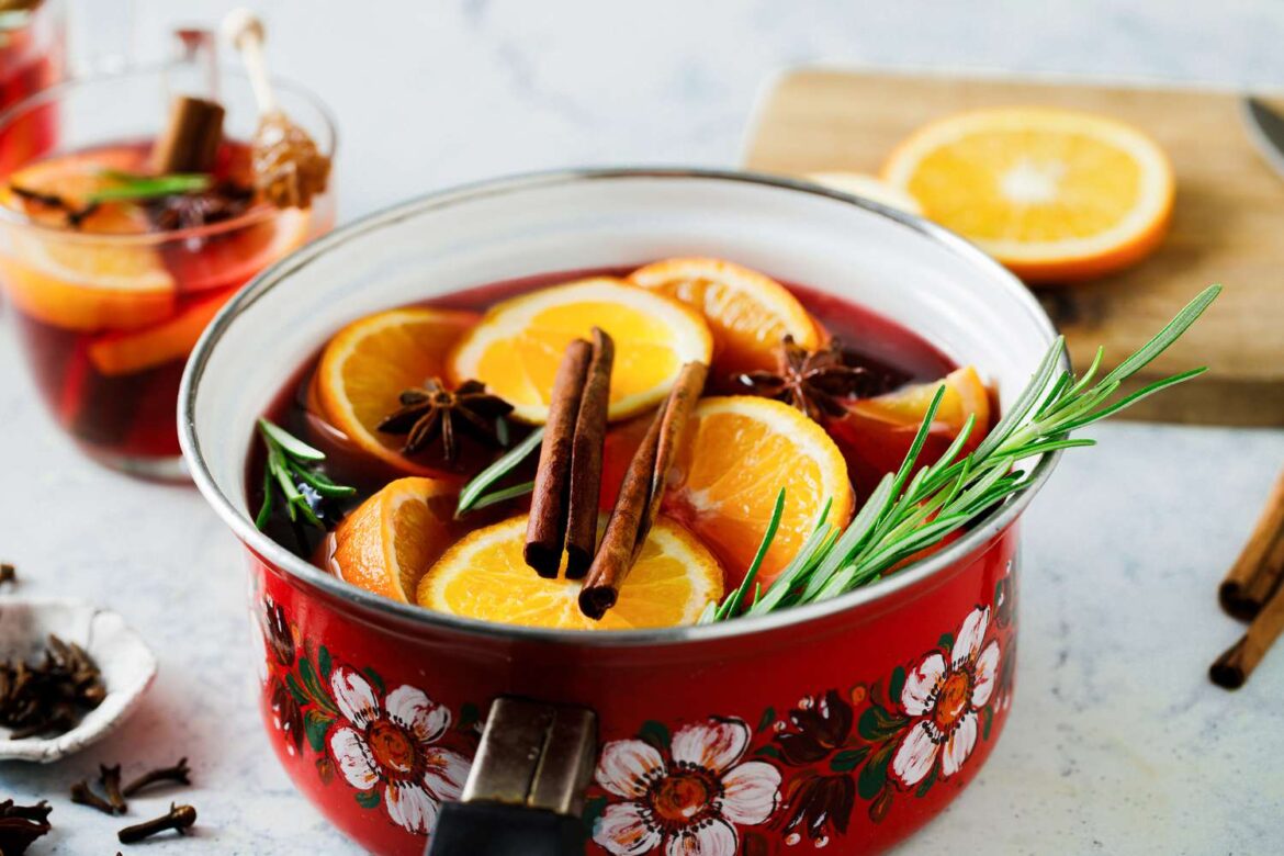 6 Holiday Simmer Pot Recipes to Make on the Stove