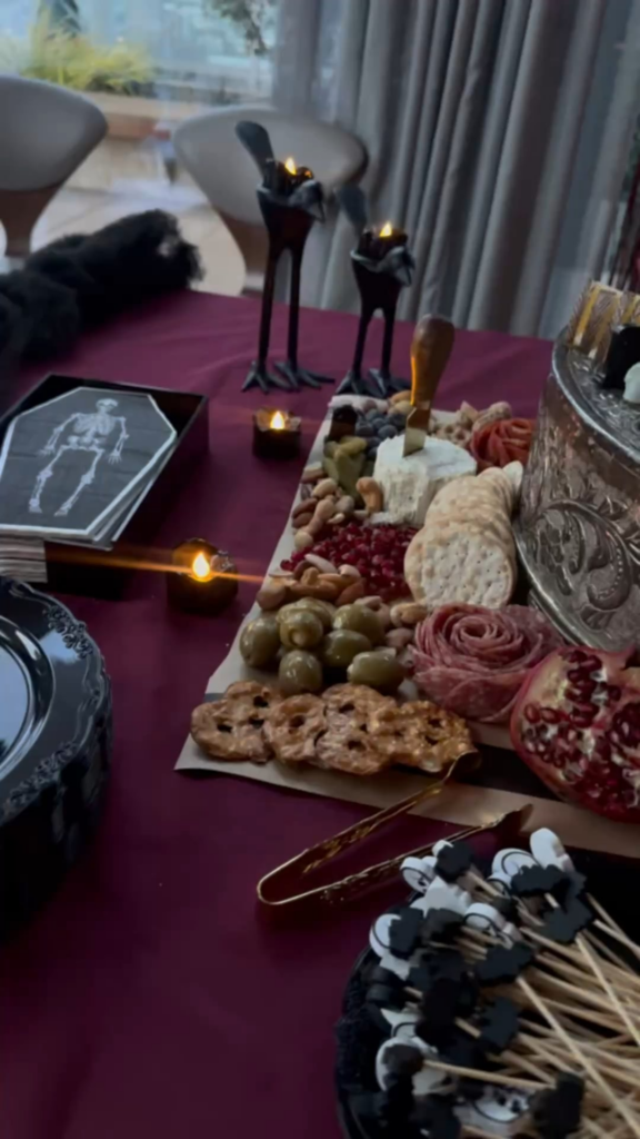 Such a fun Halloween board! 💀👻