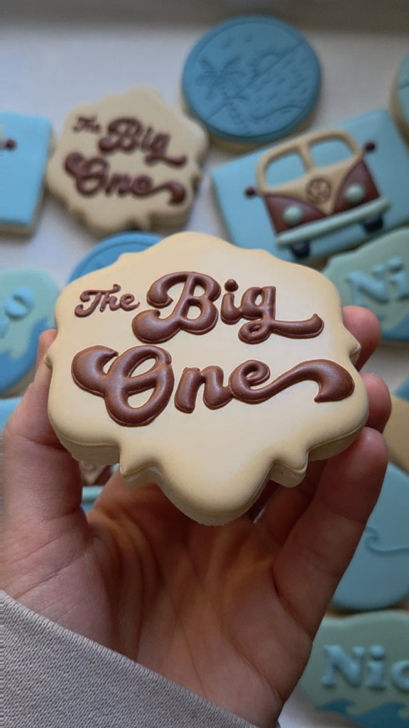 The shiniest royal icing I've ever made