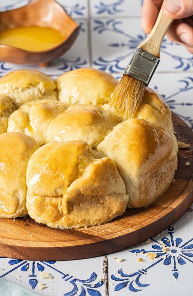 These gluten-free pull apart dinner rolls by Jules Shepard are perfect for Thanksgiving (photo courtesy of R.Mora Photography).