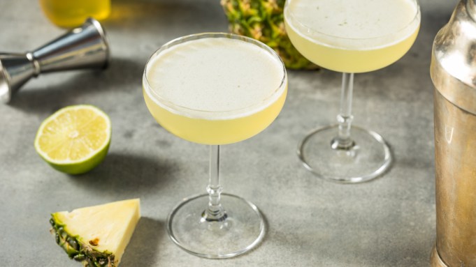 How to Make the Pineapple Daiquiri How to Make the Pineapple Daiquiri