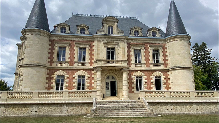 The itinerary includes tours of historic country chateaux.