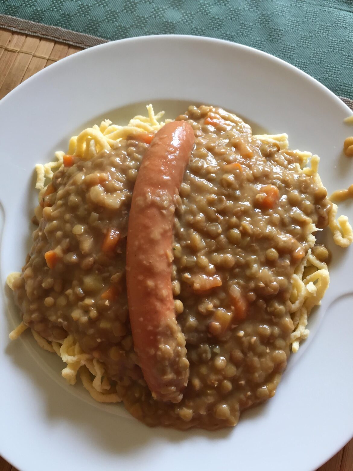 Linsen und Spätzle mit saitenwürstchen. Traditional dish aus dem Schwäbenland.