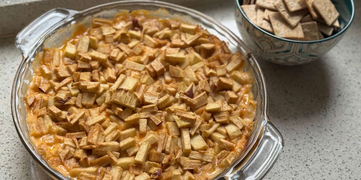 The Cheesy Midwestern Dip I’m Serving All Holiday Season Long The Cheesy Midwestern Dip I'm Serving All Holiday Season Long