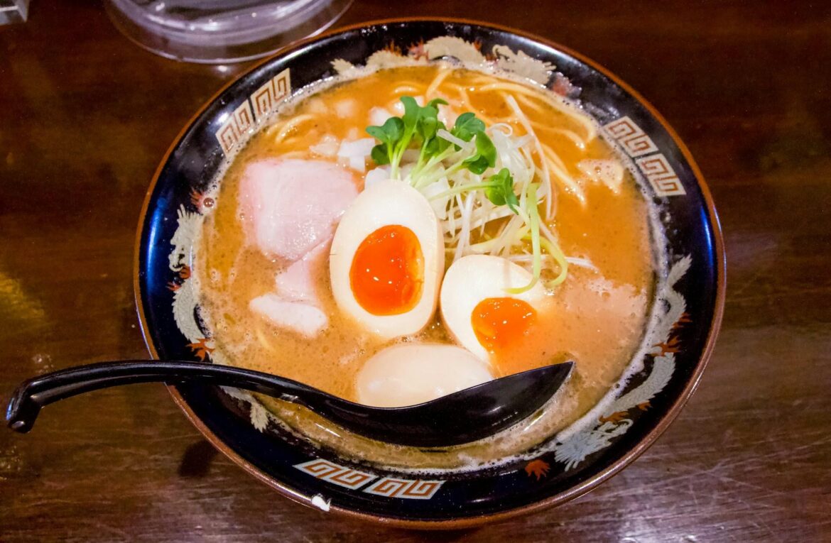 I feel like eating seasoned eggs today.