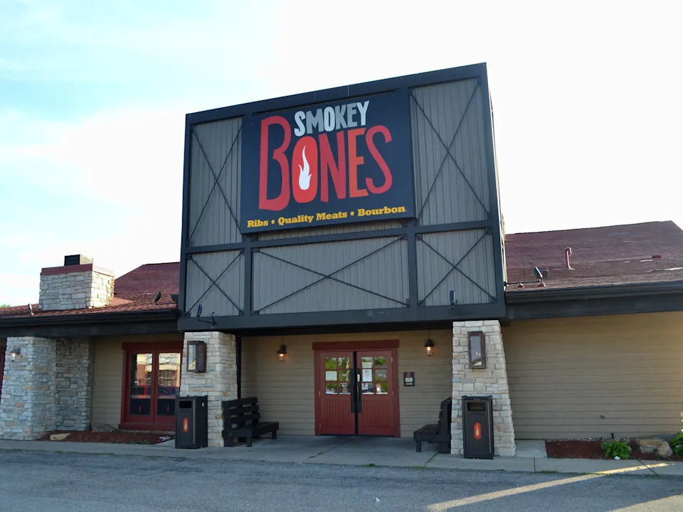smokey bones barbecue restaurant