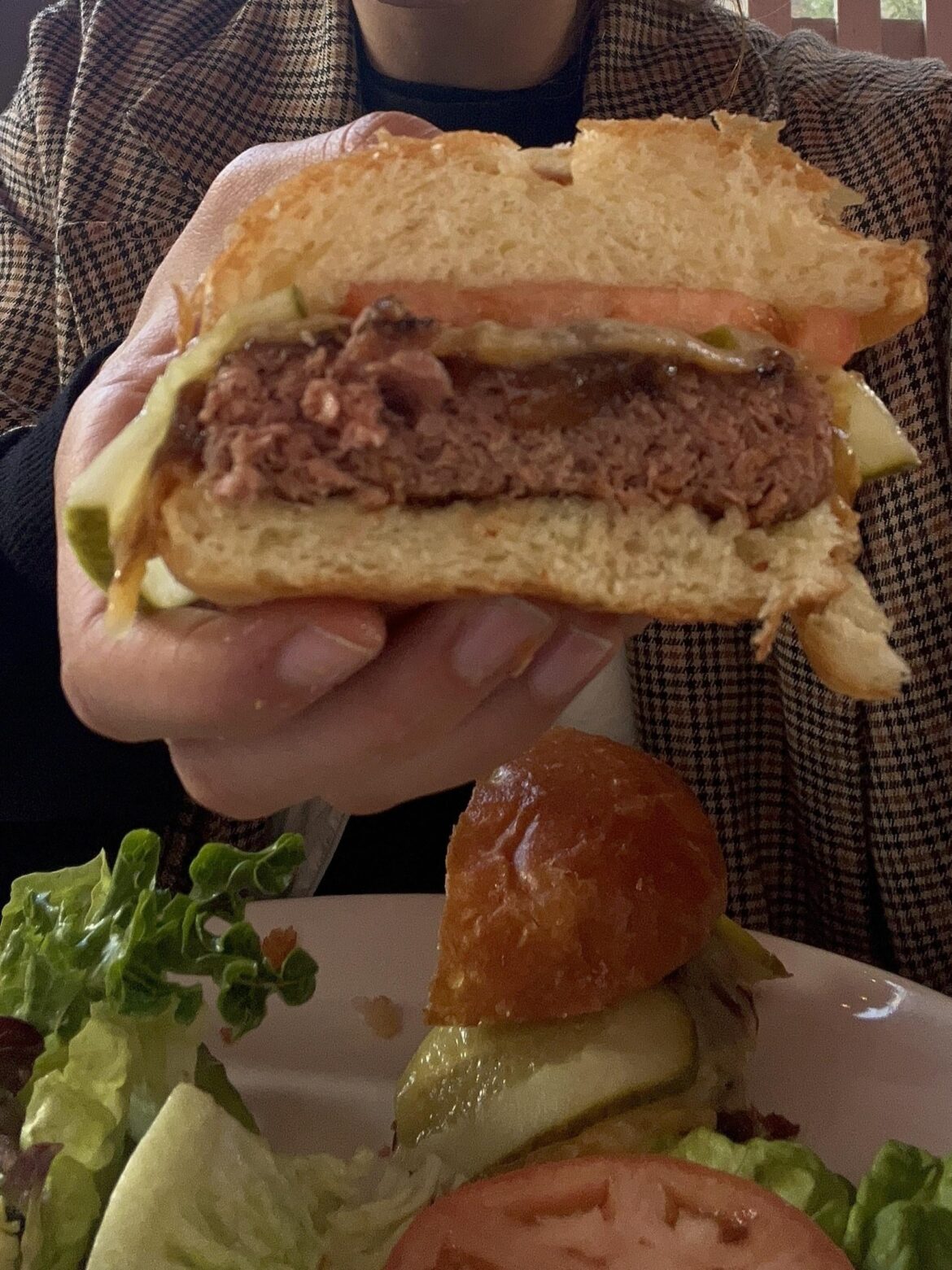 I don't know how and who does this, but Cafe Luxembourg is making the BEST vegetarian burger I've eaten