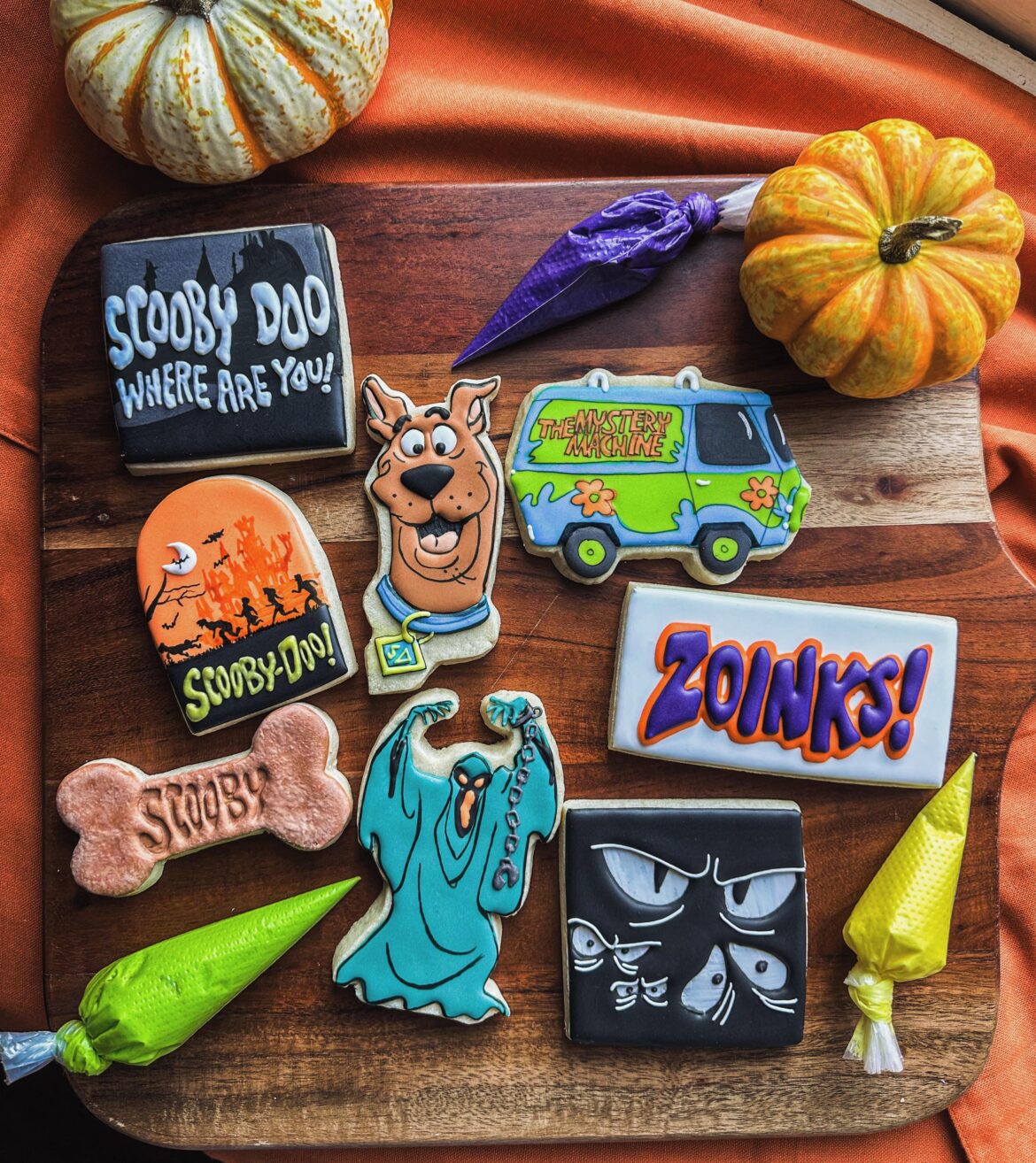 Happy Halloween! Had to post my Scooby set 🐾🎃👻