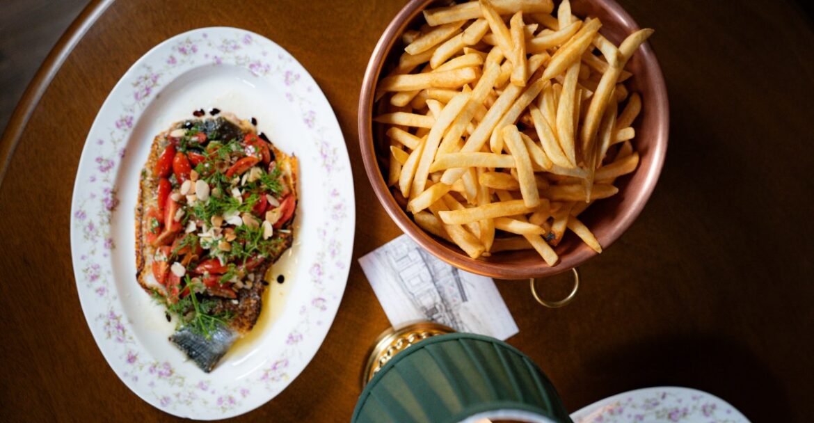 A Chic French Restaurant Swings Open With Endless Fries