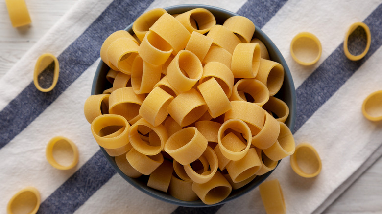 Raw calamarata pasta