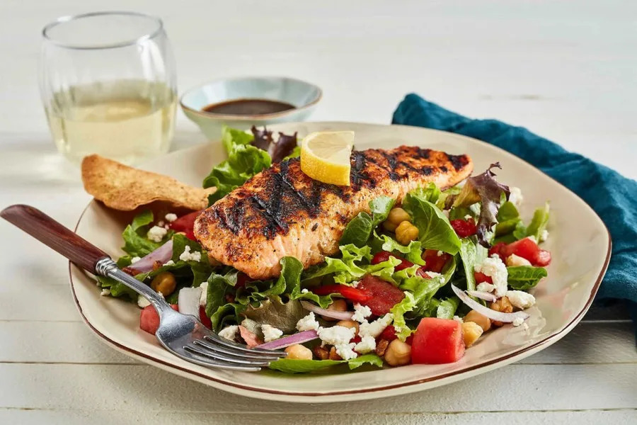 Taziki’s offers healthy dishes in alignment with a classic Mediterranean diet. The menu features appetizers, salads, hearty entrees, gyros, baklava and more, with options that are gluten-free, vegetarian or vegan-friendly.