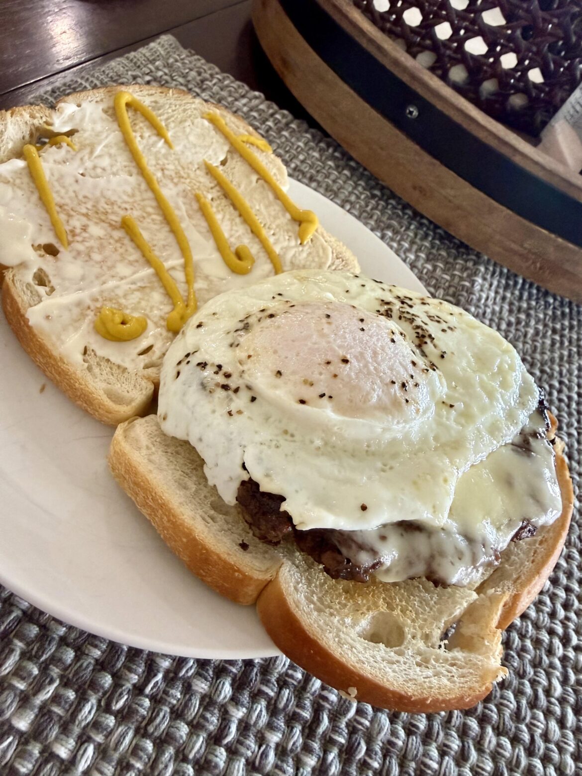 Brunch burger on sourdough 😋