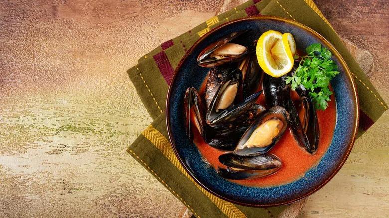 Mussels cooked in tomato sauce