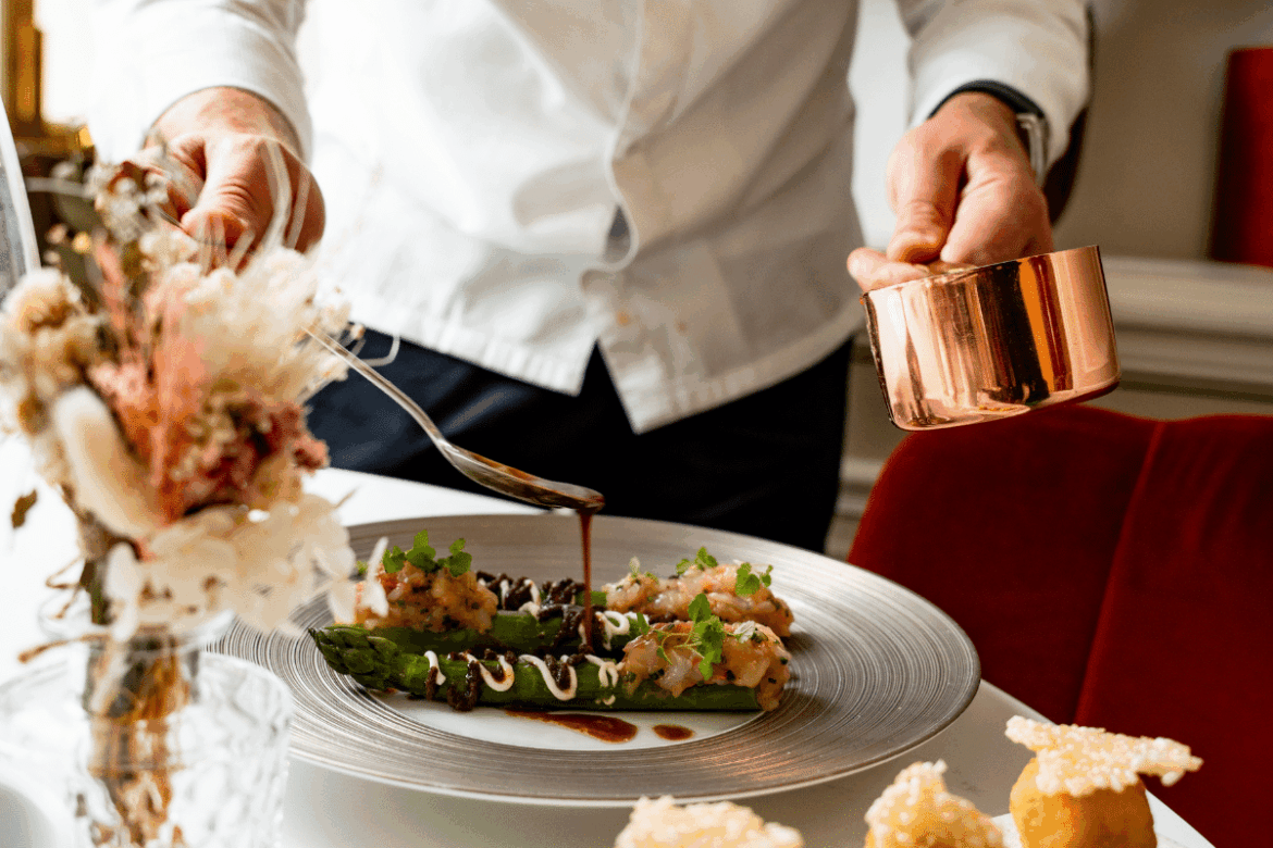 star-studded dinners and an exceptional New Year's Eve for a festive and refined December