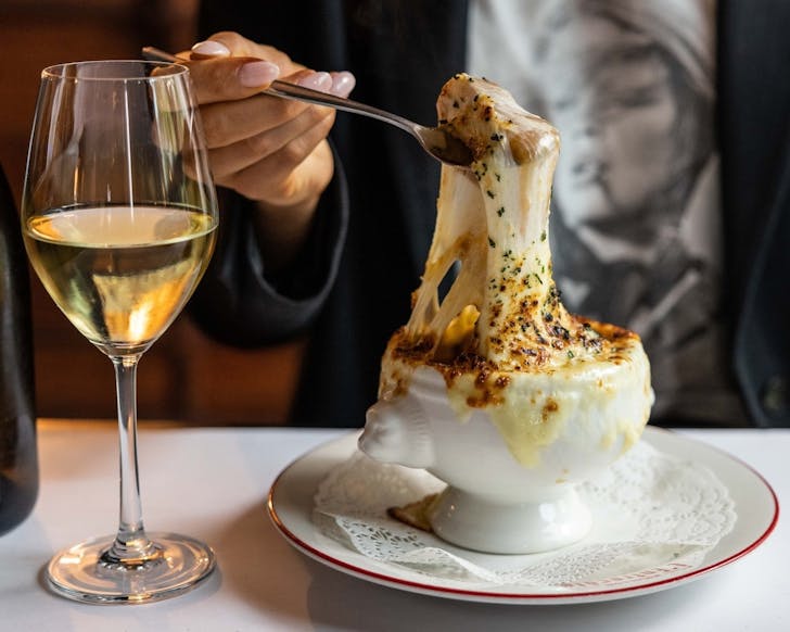 a steaming french onion soup at circular quay date night restaurant bouillon lentrecote