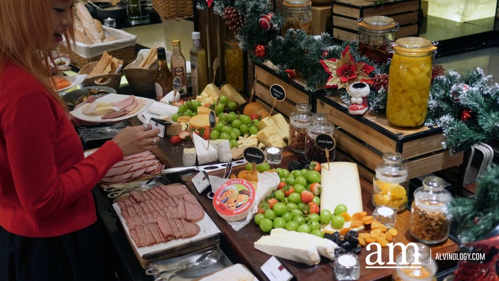 [REVIEW] From Christmas Snickers Cake to Live Grills, Your Ultimate Holiday Feast Awaits at Oscar's at Conrad Singapore Marina Bay - Alvinology