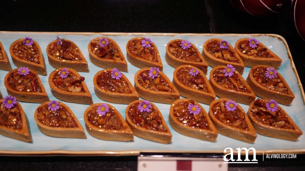 [REVIEW] From Christmas Snickers Cake to Live Grills, Your Ultimate Holiday Feast Awaits at Oscar's at Conrad Singapore Marina Bay - Alvinology