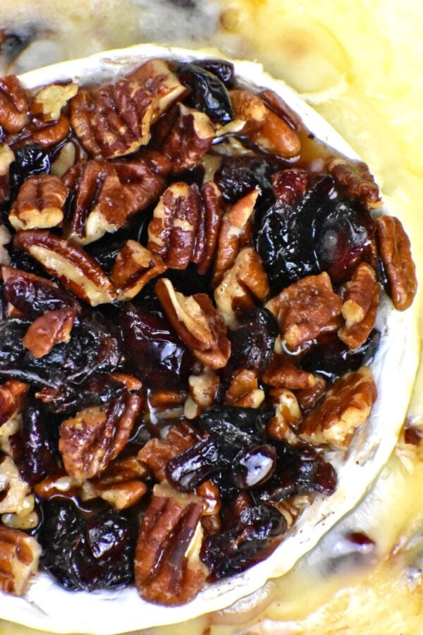 baked brie with cranberries and pecans