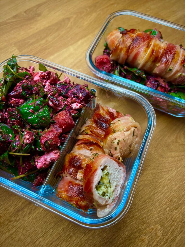 Beet salad and chicken breast lunchprep