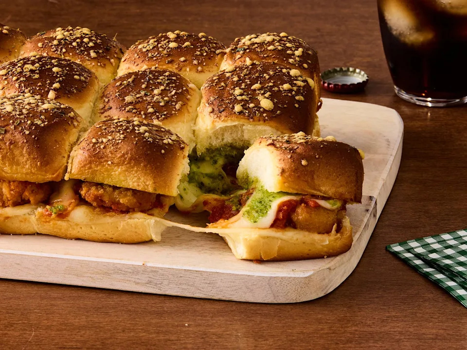 the pioneer woman pull apart chicken parm sliders