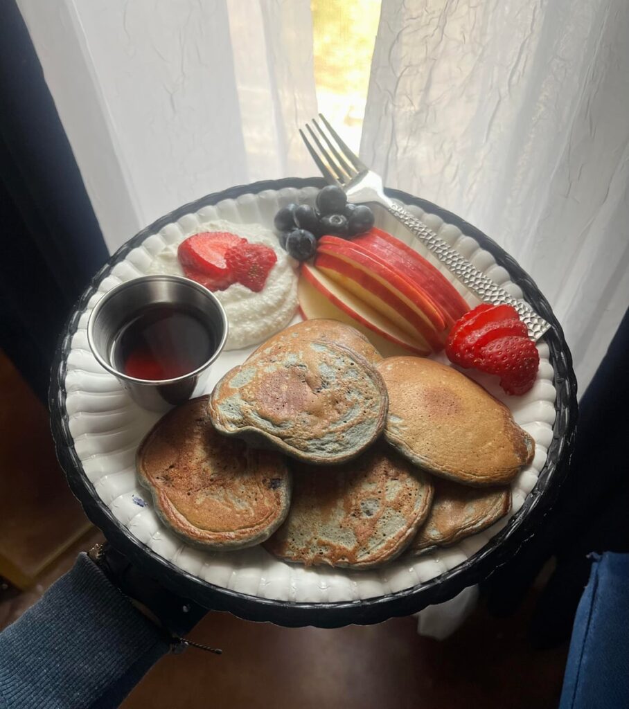 Fluffy Blue Pancakes Breakfast ~380 cal 🫐