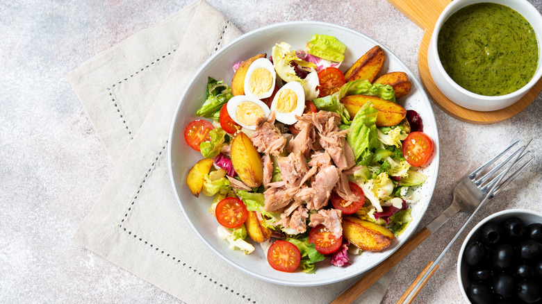 Plate of salade Niçoise