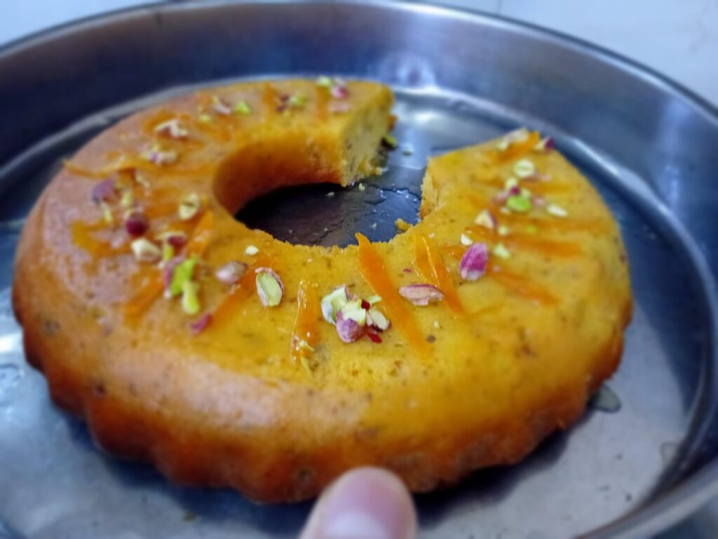 Orange & pistachio cornflour cake