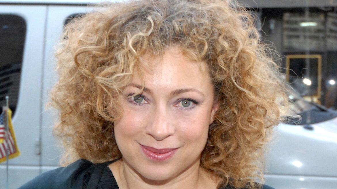 Alex Kingston looks radiant in olive green ruffled wedding dress for italian wedding Alex Kingston looks radiant in olive green ruffled wedding dress for italian wedding