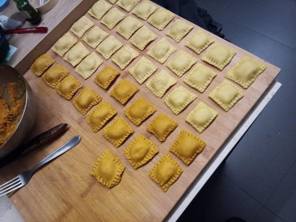 This is what about 900gr of pumpkin and (vegan) amaretti ravioli looks like