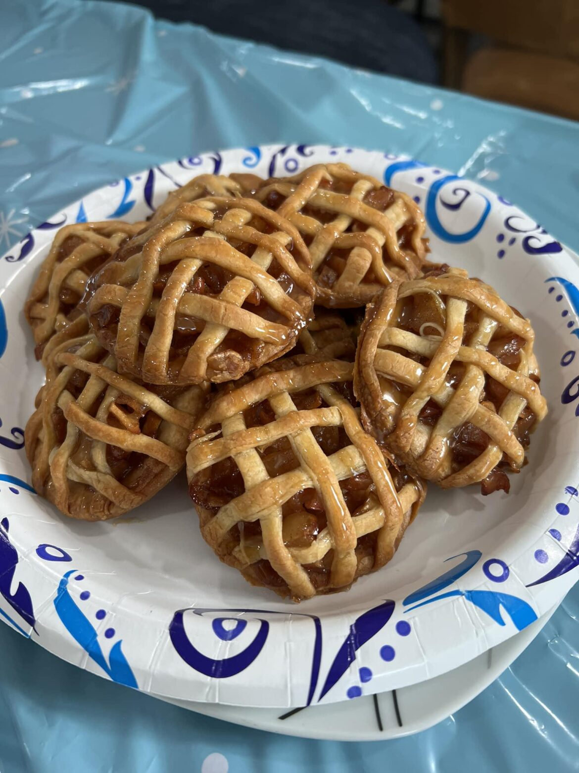 Our apple pie cookies came out perfect🤤 ..they were a hit yesterday